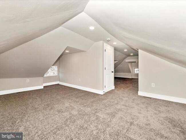 Building Photo - 2919 Woodland Ave