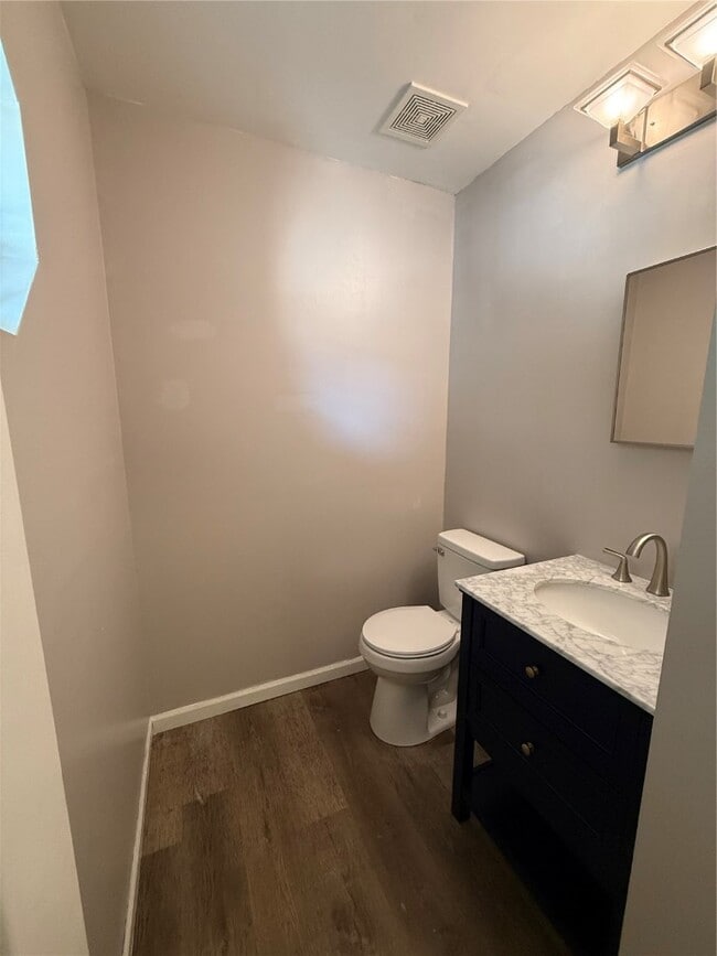 Building Photo - 166 Village Cir Dr