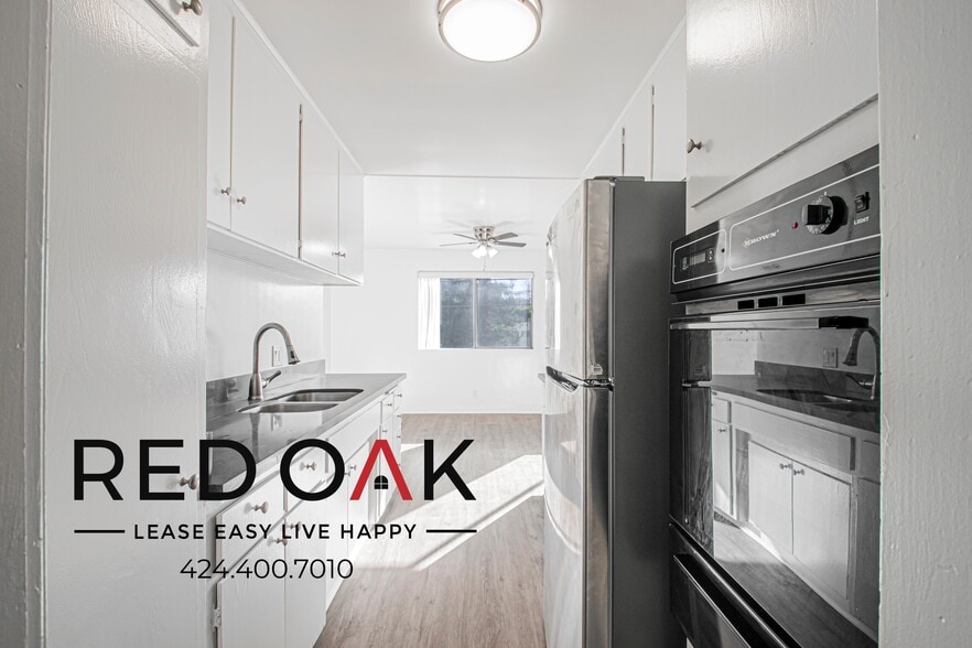 Building Photo - 12737 Moorpark St