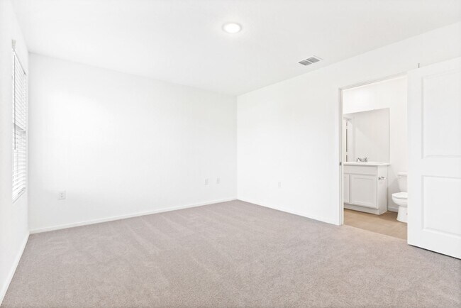 Building Photo - 3 Bedroom/2 Bath Vida Subdivision