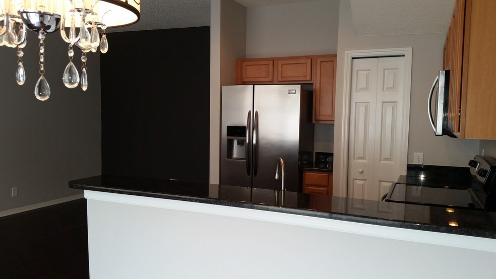 Building Photo - 569 Vallance Way NE