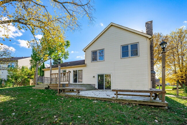 Building Photo - 62 E Fox Hill Dr