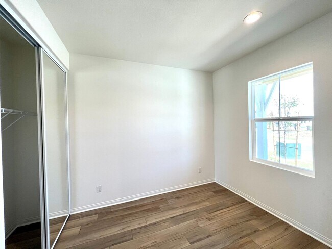 Building Photo - 9629 Mondrian Ln