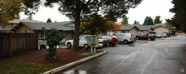 Primary Photo - Skyline Village