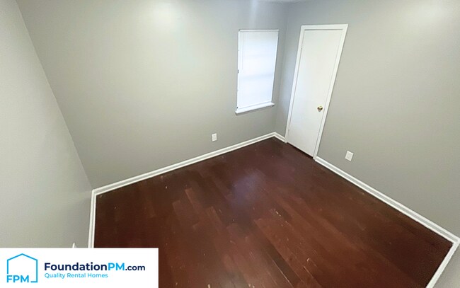 Building Photo - 1375 Adelaide St