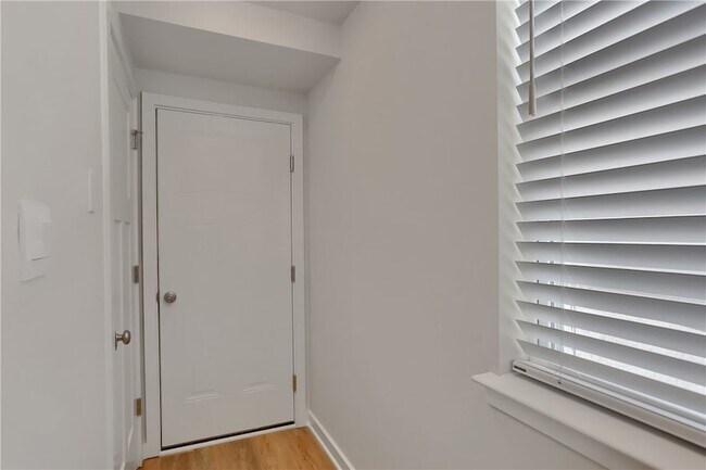 Building Photo - 122 Scotland Ln