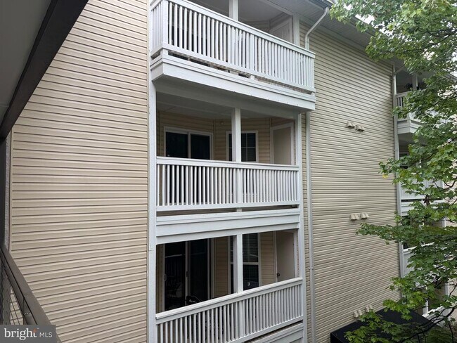Building Photo - 1504 Lincoln Way