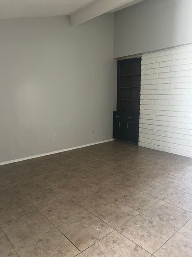 Building Photo - 7613 Quailwood Dr