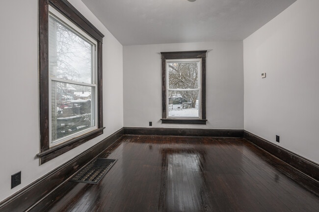 Building Photo - 1303 Rowland Ave NE