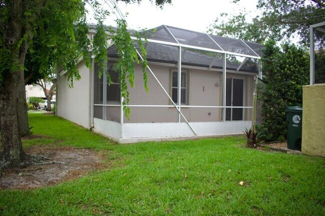 Building Photo - 4907 Pelican Manor