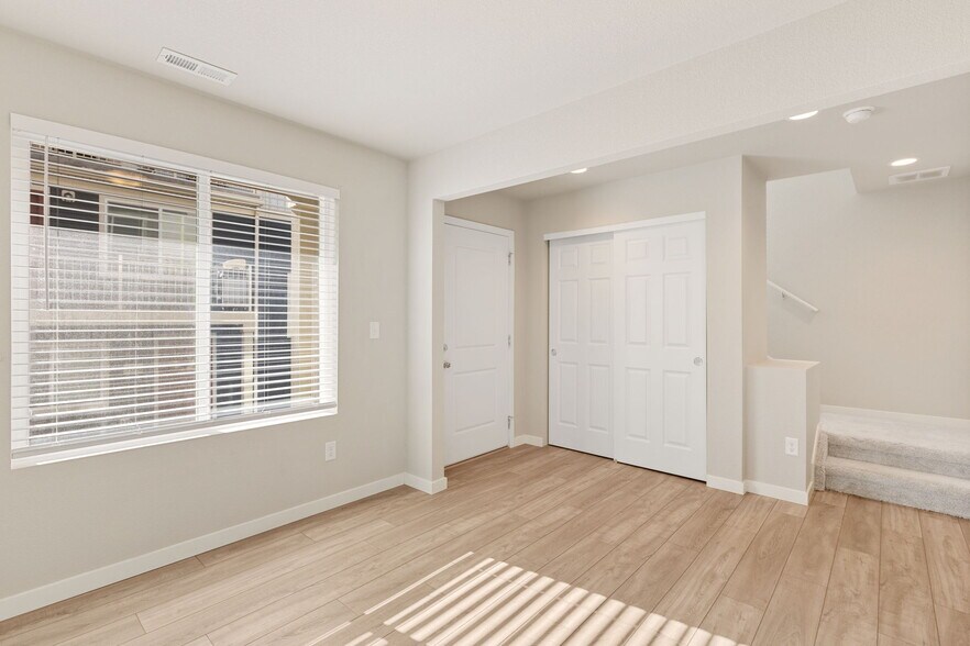 Building Photo - 5748 Thurless Ln