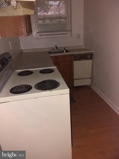 Building Photo - 3051 Patrick Henry Dr