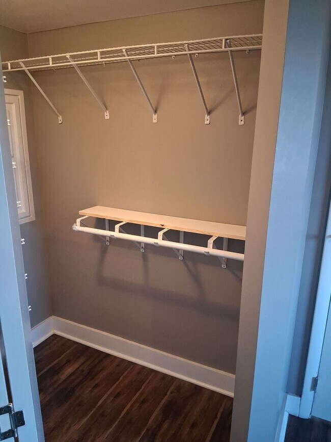 Building Photo - NEW LISTING for Lake Plaza 10th floor unit! Best View in Knoxville - Move in August 13, 2026!