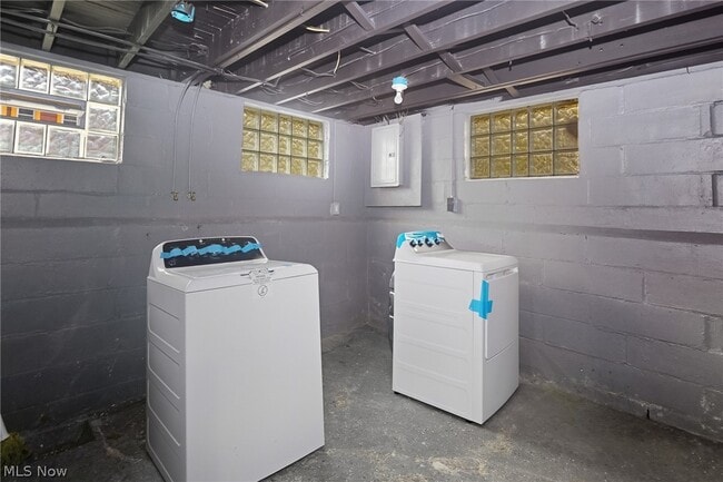 Building Photo - 12808 Beachwood Ave