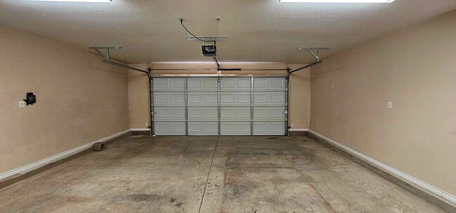 Building Photo - Beautiful 4 bedroom, 2 bath home for rent