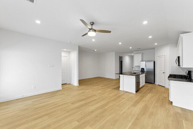 Building Photo - 1718 Battisti Dr