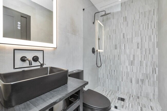 Building Photo - 2683 Blodgett St