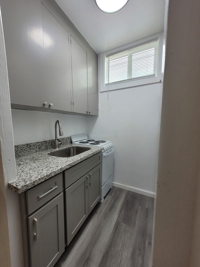 Building Photo - 454 Kuamo'o St