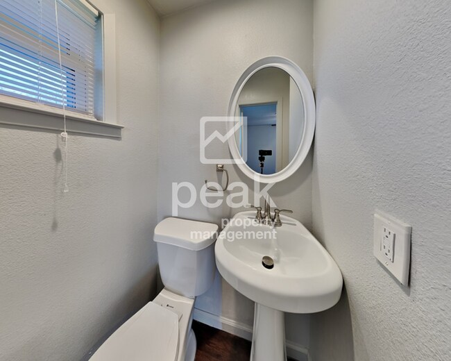 Building Photo - $1799! Beautiful 3Bed/2Bath home in FORT WORTH! Free application through 8/10! See information in...