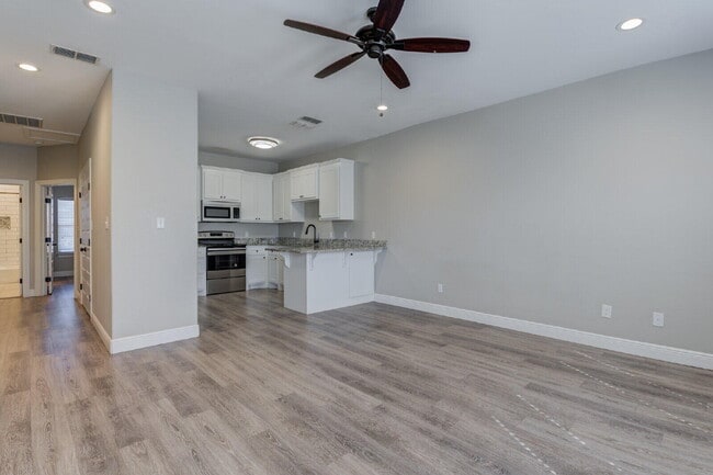 Building Photo - 1512 Avenue W