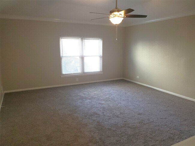 Building Photo - 2111 Aberdeen Dr