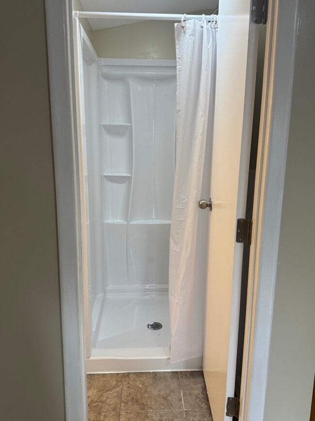 Building Photo - 569 Jerome St