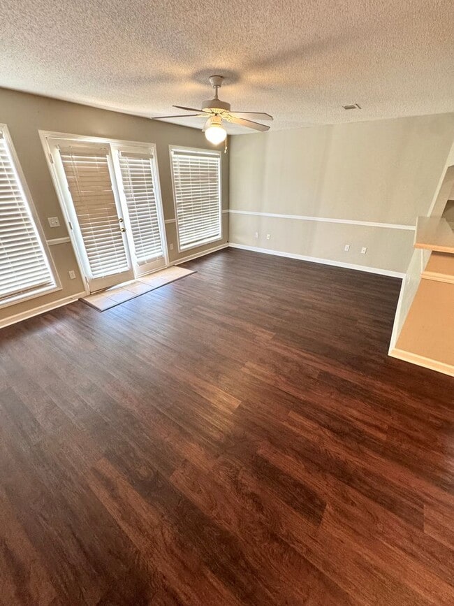 Building Photo - 128 N Springview Dr