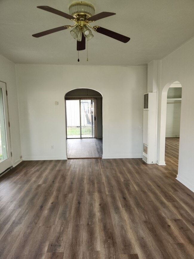 Building Photo - 3-bedroom 1 bath single family dwelling