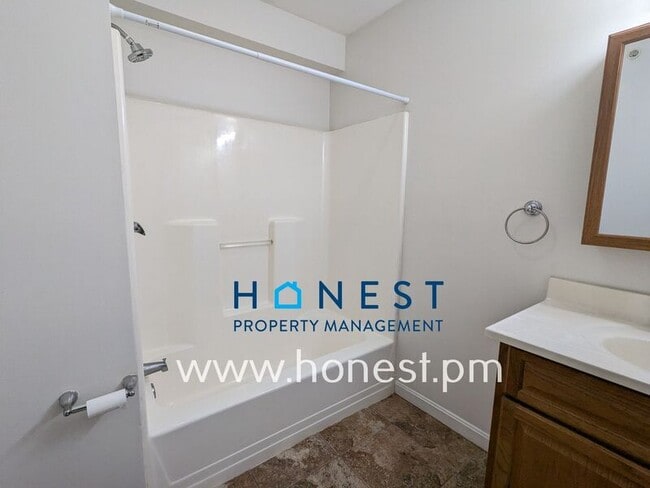 Building Photo - 1635 Lewiston Rd