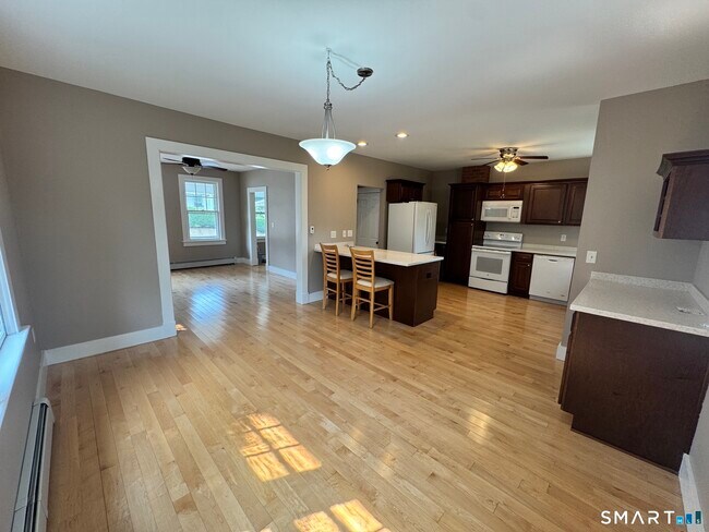 Building Photo - 18 Spicer Ave
