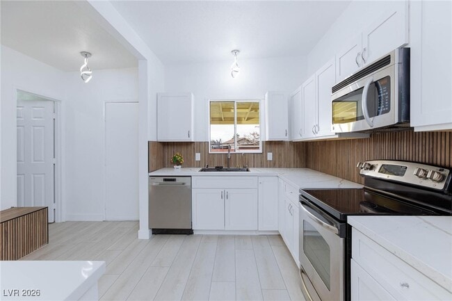 Building Photo - 3008 Lawndale St