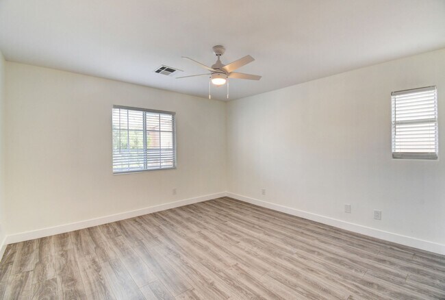 Building Photo - Great home with 4 bedrooms, 2.5 baths. New Floors Paint and Countertops.