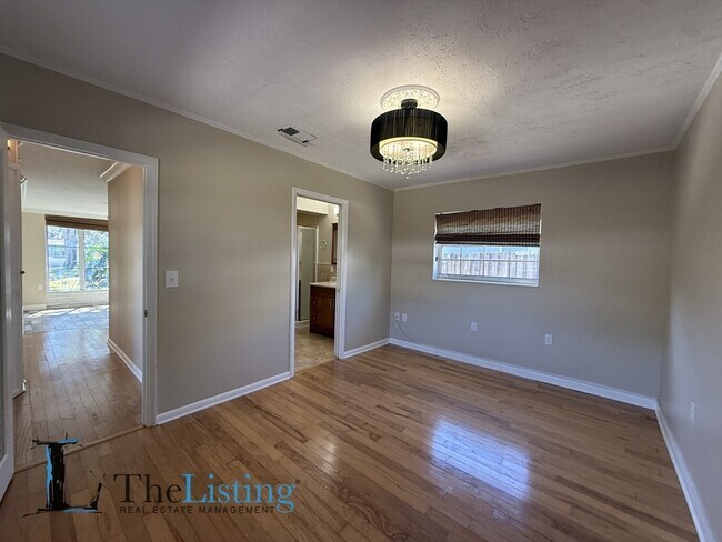 Building Photo - 4619 W Bay Villa Ave