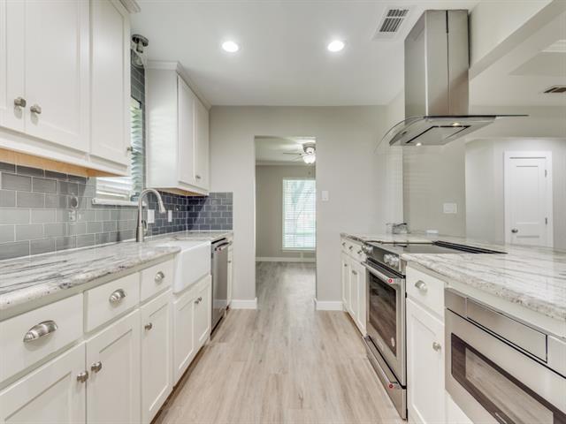 Building Photo - 2020 Normandy Dr