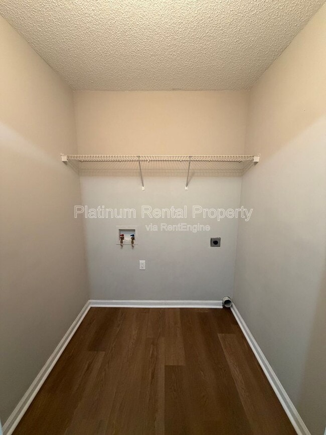 Building Photo - 209 Briarwood Dr