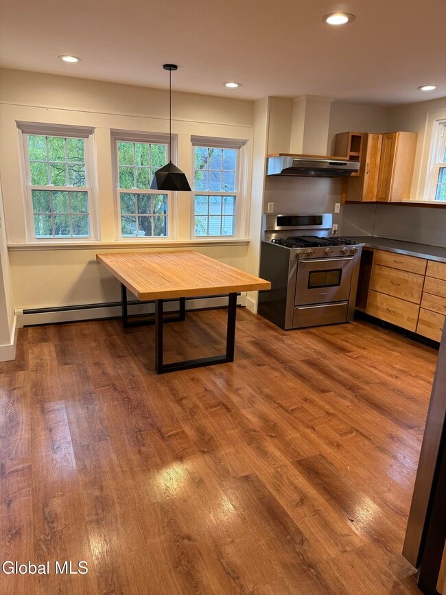 Building Photo - 60 Ash St