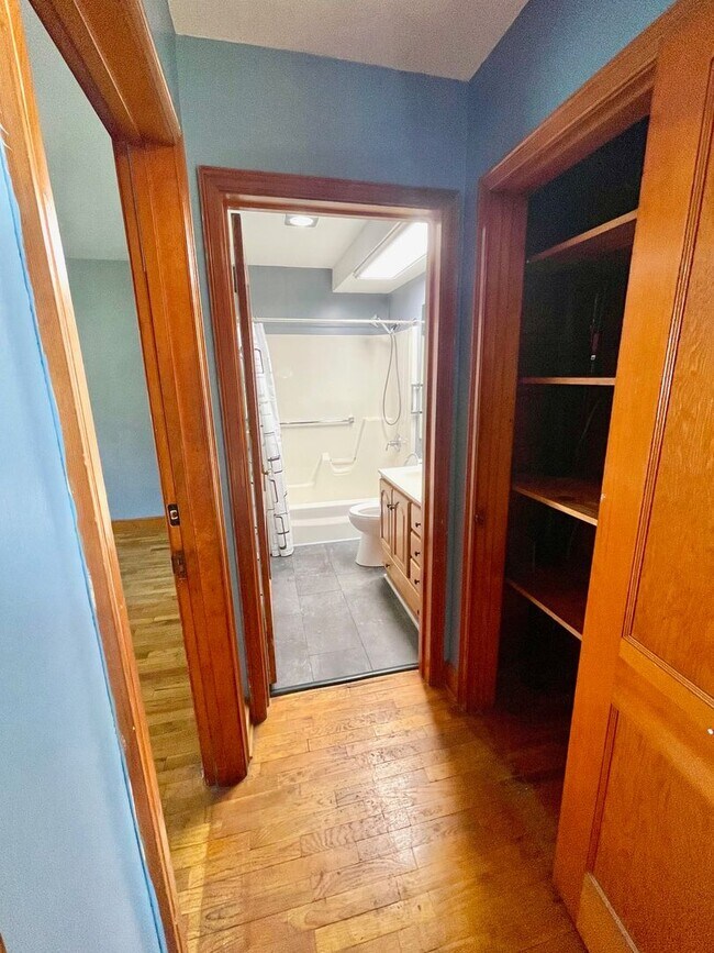 Building Photo - Very Unique 5 Bedroom Home on Large Lot