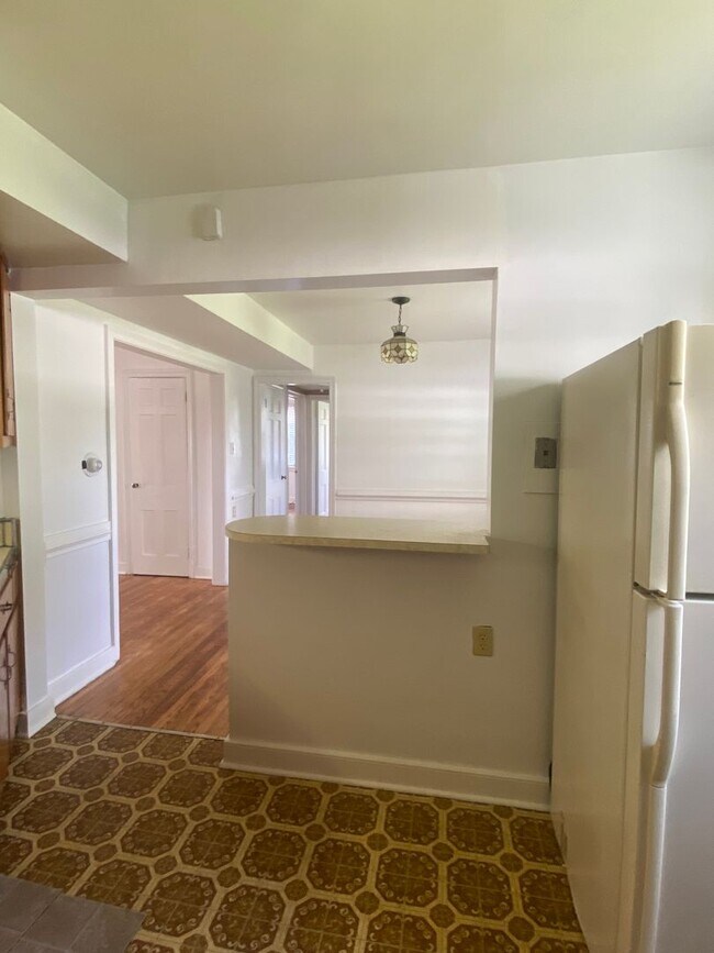 Building Photo - Adorable Capecod 4 bdrm/1.5 bath Home w/Office Located on Monument Ave. Near Willow Lawn!