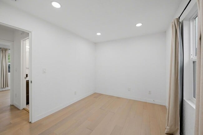 Building Photo - 1397 Vine St