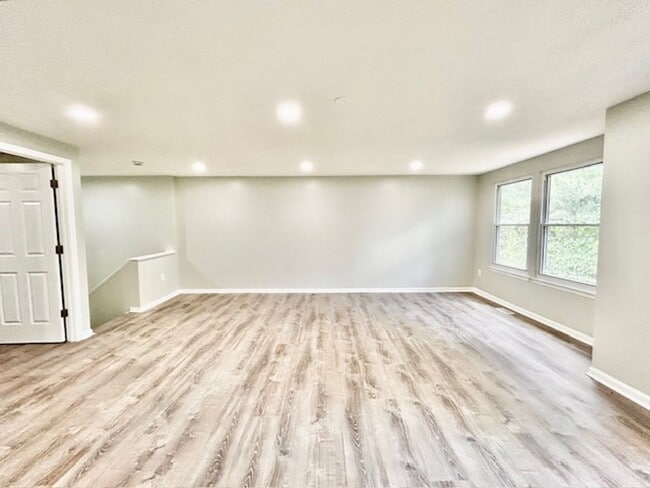 Building Photo - 60 Whitechurch Ct