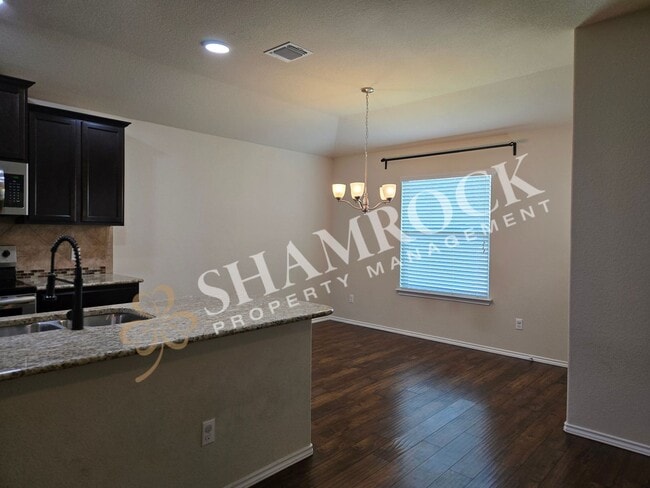 Building Photo - 3208 Jackal Dr