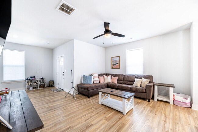Building Photo - 3080 W Salida Ln