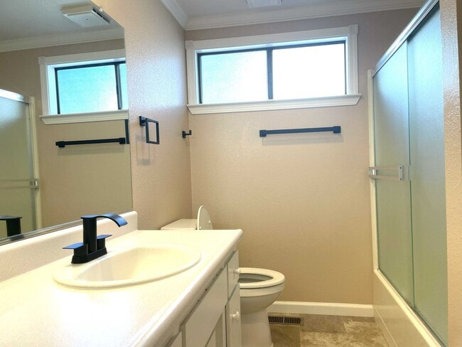 Building Photo - 3 bedroom, 2 bath home in Lake Wildwood, P...