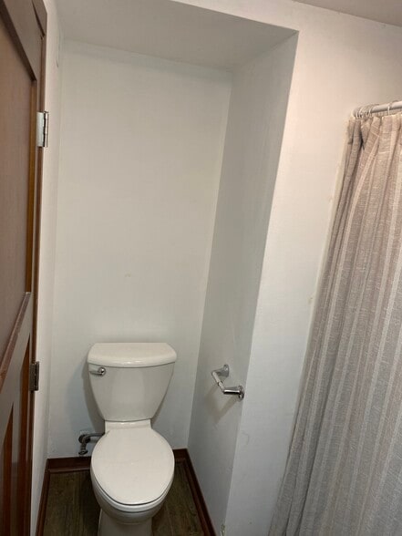 Building Photo - 808 Davis St