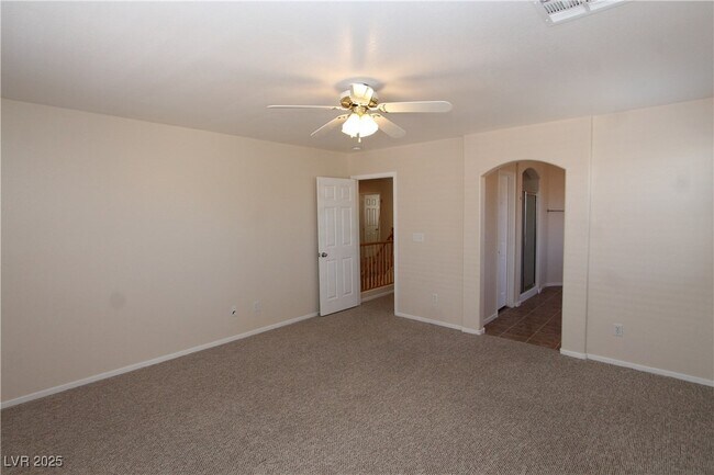 Building Photo - 2586 Highland Cliff Dr