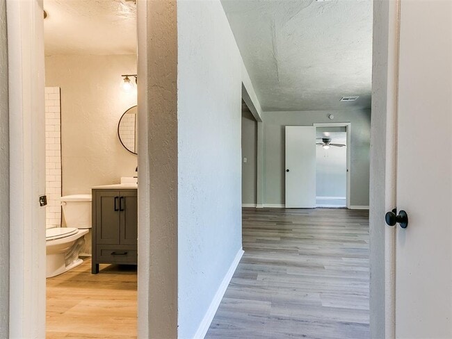 Building Photo - 3220 NE 14th Pl