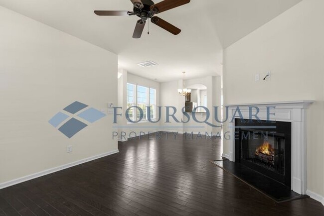 Building Photo - End Unit Townhome | Washer/ Dryer Included...