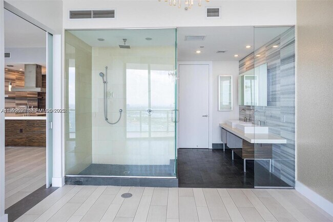 Building Photo - 1100 Biscayne Blvd