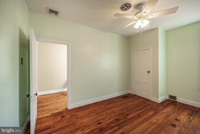 Building Photo - 206 S 43rd St