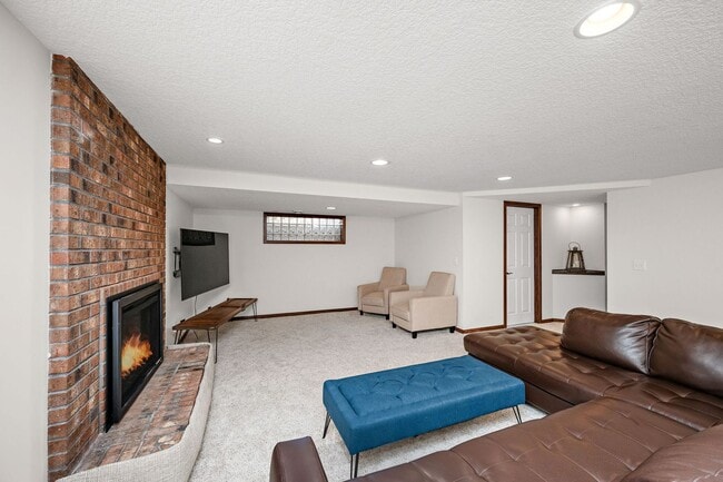 Building Photo - Stunning Remodeled 4BR Home w/ Pond View &...